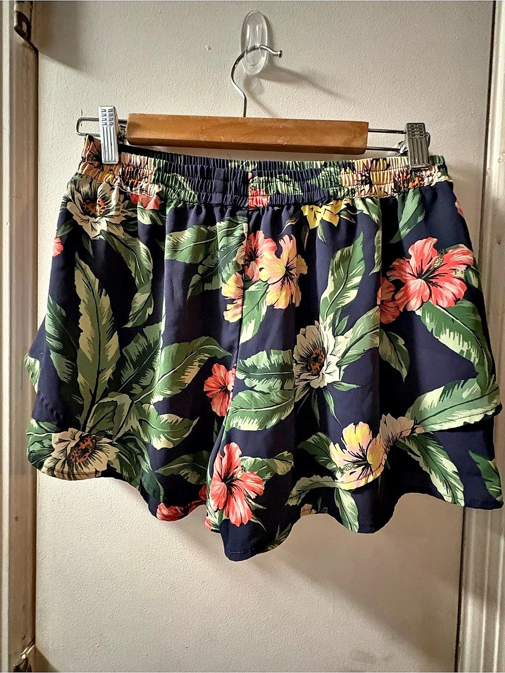 Sunday Best Floral Shorts Size Small
